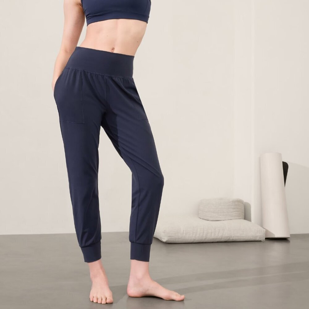 Athleta Salutation High Rise Jogger Pants in Navy, size Small